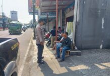 Anggota Piket Polsek Kramatmulya Laksanakan Patroli Siang, Antisipasi C3 dan Gangguan Kamtibmas Sambangi Warga Masyarakat Desa Kalapagunung