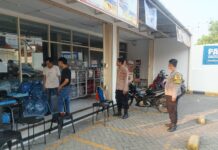 Pastikan Karyawan dan Pengunjung Selalu Waspada, Unit Patroli Polsek Mandirancan Masifkan Edukasi Pencegahan Kejahatan di Minimarket