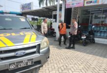 Anggota Piket Polsek Kramatmulya Laksanakan Patroli Siang, Antisipasi C3 dan Gangguan Kamtibmas Sambangi Alfamart Desa Cilaja