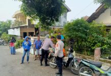 Ajak Warga Aktifkan Siskamling, Ka SPKT 2 Polsek Mandirancan Intensifkan Patroli Sore dan Dialog Kamtibmas di Blok Pahing