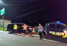 Tak Kenal Lelah Tembus Dinginnya Malam, Kapolsek Mandirancan AKP Atang Mulyana, S.E. Bentengi Perbatasan Nanggela dari Infiltrasi Kejahatan