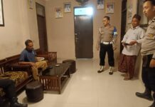 Kapolsek Pancalang Ipda Lukman Hakim Pimpin Patroli Dialogis di Desa Silebu pada Malam Hari, Berikan Imbauan Kamtibmas kepada Warga untuk Antisipasi C3 dan Menjaga Kondusivitas Wilayah