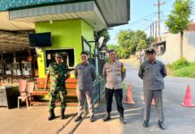 Bhabinkamtibmas Desa Mekarjaya Monitoring Kepulangan Santri Ponpes Husnul Khotimah 2 Pancalang Saat Libur Semester, Sampaikan Imbauan Kamtibmas demi Terciptanya Situasi Aman