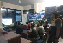 Antusias Warga Desa Cileuleuy menyaksikan nobar Piala Dunia 2026 di balai desa bersama polsek Cigugur dapat apresiasi dari Kepala Desa