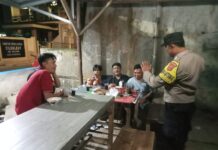 personil polsek cigugur patroli dialogis monitoring warga Desa Cileuleuy, himbau jaga kamtibmas
