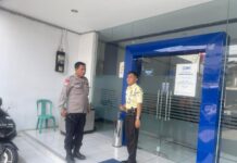 Patroli Siang Polsek Kramatmulya, Antisipasi C3 dan Gangguan Kamtibmas Sambangi Security Bank BRI Unit Kramatmulya