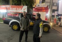 Laksanakan Patroli Malam Piket Polsek Kramatmulya, Antisipasi C3 dan Gangguan Kamtibmas Sambangi Karyawan SPBU Desa Cilowa