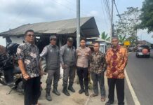 Bhabinkamtibmas polsek cigugur patroli dialogis monitoring warga Cigugur , himbau jaga kamtibmas