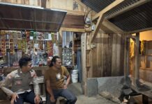Bhabinkamtibmas polsek cigugur patroli dialogis monitoring warga cisantana, himbau jaga kamtibmas