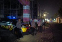 Antisipasi Kerawanan Malam, Kapolsek Mandirancan Desak Perangkat Desa Cirea Tegakkan Sistem Piket Bersama Linmas