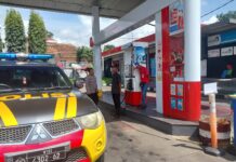 Patroli Siang Polsek Kramatmulya, Antisipasi C3 dan Gangguan Kamtibmas Sambangi Karyawan SPBU Desa Cilowa