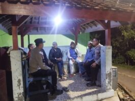 Personel Polsek Ciniru meningkatkan intensitas patroli wilayah di Desa Hantara, Kecamatan Hantara, guna menjaga situasi keamanan dan ketertiban masyarakat (kamtibmas) tetap kondusif