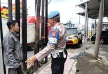 KANIT PROPAM POLSEK KRAMATMULYA MELAKSANAKAN PATROLI WILAYAH AJAK WARGA JAGA KEAMANAN LINGKUNGAN MELALUI SAMBANG HUMANIS