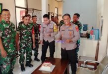 Danramil 1514 Pancalang Bersama Anggota Koramil Berikan Ucapan Selamat Hari Bhayangkara ke-80 Tahun 2026 kepada Kapolsek Pancalang sebagai Wujud Sinergitas TNI-Polri dalam Menjaga Keamanan dan Ketertiban Masyarakat