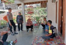 Kapolsek Ciawigebang Pimpin Patroli KRYD Siang Hari, Sambangi Warga Desa Sukadana dan Sampaikan Imbauan Kamtibmas