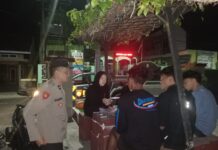 SAMBANGI WARGA SAAT PATROLI MALAM, POLSEK SUBANG KOMITMEN JAGA KAMTIBMAS .