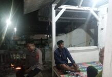 SINERGI JAGA LINGKUNGAN BERSAMA WARGA, POLSEK SUBANG SAMBANGI POS KAMLING SAAT PATROLI.