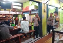 Cegah Gangguan Kamtibmas, Kapolsek Ciawigebang Intensifkan Patroli Malam Hari di Pertokoan Purabaya
