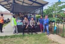 Patroli KRYD Siang Hari, Personel Polsek Ciawigebang Sambangi Agrowisata Pakebon dan Berikan Himbauan Kamtibmas kepada Juru Parkir