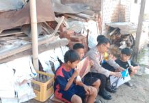Bhabinkamtibmas Sambangi Anak-anak Desa Kadurama Bermain Layang-layang, Sampaikan Imbauan Kamtibmas