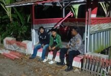 CEGAH GANGGUAN KAMTIBMAS, PERSONIL POLSEK SUBANG SAMBANGI WARGA SAAT PATROLI KRYD.