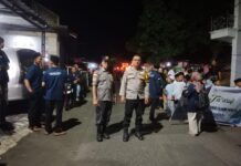 Bhabinkamtibmas Desa Pamijahan Laksanakan Pengamanan dan Pengawalan Pawai Obor Peringatan Tahun Baru Islam 1448 H