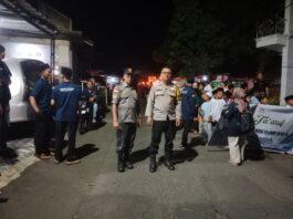 Bhabinkamtibmas Desa Pamijahan Laksanakan Pengamanan dan Pengawalan Pawai Obor Tahun Baru Islam 1448 H