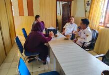 Bhabinkamtibmas Mekarjaya Pererat Sinergi dengan Perangkat Desa Melalui Silaturahmi Kamtibmas