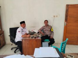 Jaga Kondusivitas Wilayah, Bhabinkamtibmas Desa Mekarjaya Gelar Silaturahmi Kamtibmas dengan Perangkat Desa Mekarjaya