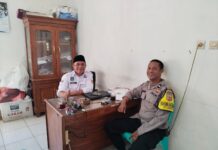 Silaturahmi Kamtibmas Bersama Perangkat Desa, Bhabinkamtibmas Desa Mekarjaya Sampaikan Pesan Kamtibmas