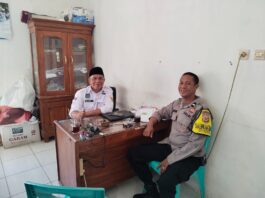 Silaturahmi Kamtibmas Bersama Perangkat Desa Mekarjaya, Bhabinkamtibmas Desa Mekarjaya Sampaikan Pesan Kamtibmas
