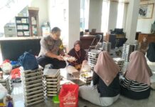Bhabinkamtibmas Desa Kapandayan Kawal Penyaluran MBG untuk Balita dan Ibu Hamil di Desa Kapandayan