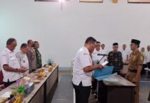 Kapolsek Ciawigebang Hadiri Pengambilan Sumpah Jabatan Kepala Dusun Manis