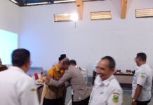 Kapolsek Ciawigebang Perkuat Sinergitas dengan Hadiri Pelantikan Kepala Dusun Manis