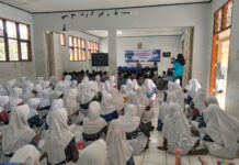 Pembinaan Sejak Dini, PS. Panit 1 Binmas Polsek Ciawigebang Tanamkan Kesadaran Hukum kepada Siswa Baru SMPN 2 Ciawigebang
