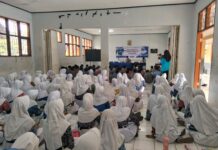PS. Panit 1 Binmas Polsek Ciawigebang Bekali Siswa Baru SMPN 2 Ciawigebang dengan Penyuluhan Disiplin dan Anti-Bullying