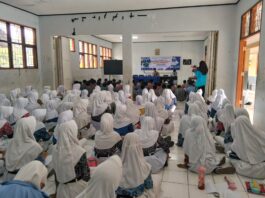 PS. Panit 1 Binmas Bekali Siswa Baru SMPN 2 Ciawigebang dengan Penyuluhan Disiplin dan Anti-Bullying