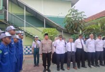 PS. Panit 2 Samapta Polsek Ciawigebang Ikuti Upacara Pembukaan MPLS Siswa Baru di SMK Model Patriot IV Ciawigebang