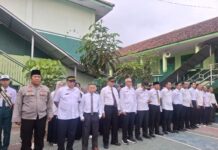 PS. Panit 2 Samapta Polsek Ciawigebang Hadiri Pembukaan MPLS SMK Model Patriot IV Ciawigebang, Tanamkan Disiplin Sejak Hari Pertama