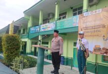 Polsek Ciawigebang Pimpin Upacara Pembukaan MPLS SMK Model Patriot IV Ciawigebang, Tanamkan Disiplin dan Karakter Siswa Baru