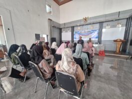 Sinergi Polri dan Pemerintah Desa, Bhabinkamtibmas Desa Kapandayan Polsek Ciawigebang Ikuti Rapat Koordinasi Persiapan Posyandu TA 2026 di Desa Kapandayan