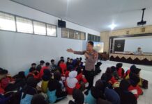 Kapolsek Darma Berikan Sosialisasi Pencegahan Bullying pada Kegiatan MPLS SMAN 1 Darma