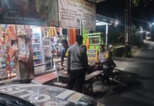 Sambang Warga Desa Karangkamulyan Saat Patroli KRYD Malam, Bhabinkamtibmas Sampaikan Imbauan Kamtibmas