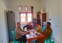 Bhabinkamtibmas Pererat Sinergitas Melalui Silaturahmi Kamtibmas dengan Aparatur Pemerintah Desa Sukaraja