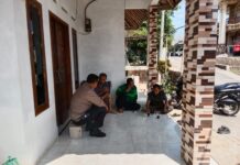 Patroli Siang Hari, Bhabinkamtibmas Polsek Ciawigebang Ajak Warga Desa Cigarukgak Jaga Kamtibmas