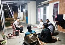 Bhabinkamtibmas Desa Sidaraja Sambangi Warga Perum Graha Cendana Kuningan, Sampaikan Imbauan Kamtibmas pada Malam Hari