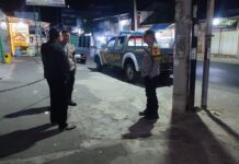 Patroli KRYD Malam Hari, Bhabinkamtibmas Polsek Ciawigebang Sambangi Penjaga Malam Toserba Fajar Sampaikan Himbauan Kamtibmas
