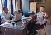 Bhabinkamtibmas Desa Sidaraja Tingkatkan Silaturahmi dan Koordinasi dengan Perangkat Desa Demi Kamtibmas Kondusif