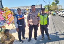 Polsek Ciawigebang, Dishub, dan Linmas Bersinergi Jaga Keamanan dan Kelancaran Hajatan Pernikahan di Desa Kapandayan