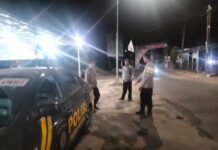 Patroli Malam Hari, Bhabinkamtibmas Polsek Ciawigebang Sambangi Desa Cihaur Antisipasi C3 dan Gangguan Kamtibmas